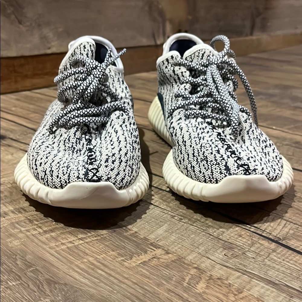 Yeezy 350 Turtle Dove (Like New)